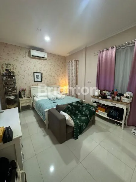 image RUMAH FULL FURNISHED SIAP HUNI 2 LANTAI LT=128 LB=200 CLUSTER KOTA WISATA CIBUBUR (5)