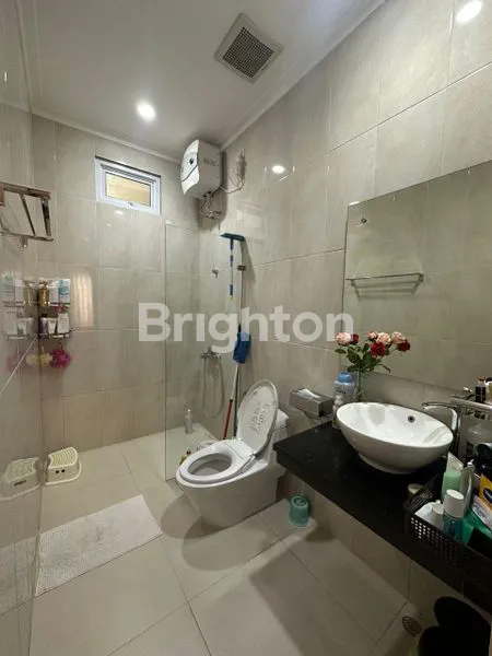 image RUMAH FULL FURNISHED SIAP HUNI 2 LANTAI LT=128 LB=200 CLUSTER KOTA WISATA CIBUBUR (8)