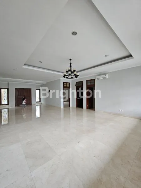 image RUMAH MEWAH RAPI SIAP HUNI PONDOK INDAH LINGKUNGAN TENANG DAN NYAMAN, ROW JALAN LEBAR DALAM KOMPLEK PERUMAHAN (4)