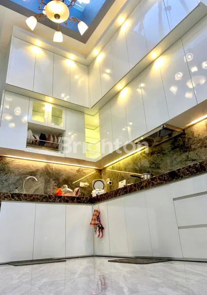 image RUMAH MEWAH DI JALUR UTAMA – NIRWANA EKSEKUTIF SURABAYA (ROW JALAN 4 MOBIL) (3)