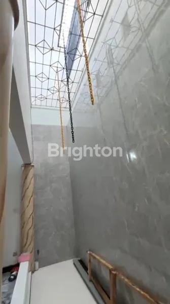 image RUMAH 2 LANTAI TERAWAT SIAP HUNI CLUSTER GOLF ARAYA MALANG (5)