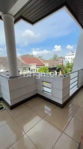 image RUMAH 2 LANTAI TERAWAT SIAP HUNI CLUSTER GOLF ARAYA MALANG (6)