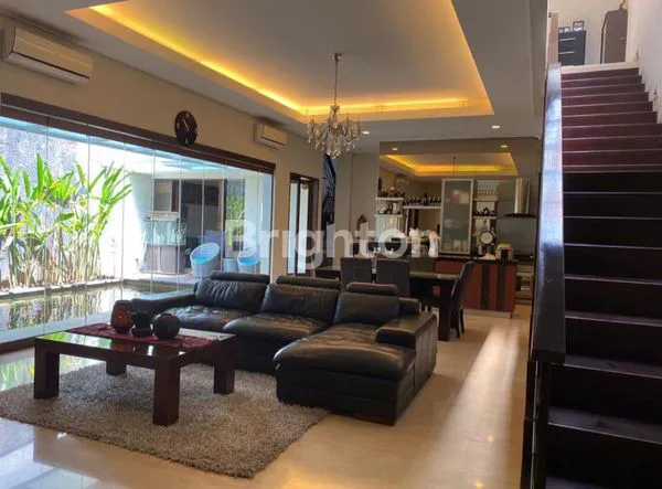 image RUMAH MEWAH SINGGASANA LT275 SIAP HUNI.LOKASI ELIT TAMAN DEPAN BELAKANG + KOLAM IKAN.KEREN (7)