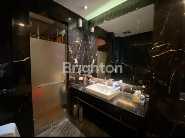 image RUMAH MEWAH SINGGASANA LT275 SIAP HUNI.LOKASI ELIT TAMAN DEPAN BELAKANG + KOLAM IKAN.KEREN (5)