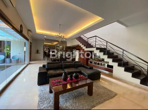 image RUMAH MEWAH SINGGASANA LT275 SIAP HUNI.LOKASI ELIT TAMAN DEPAN BELAKANG + KOLAM IKAN.KEREN (8)