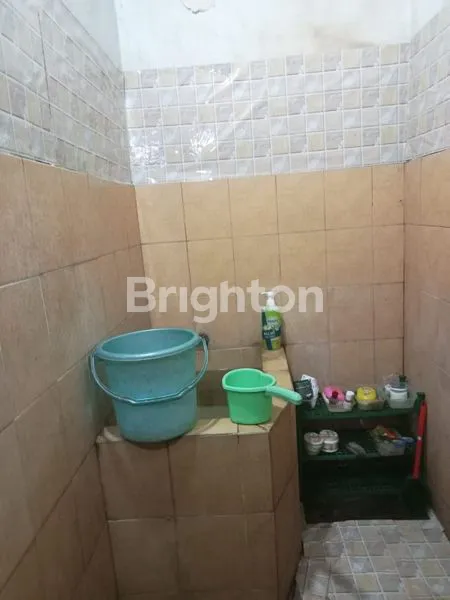 image RUMAH SECOND EKS TOKO RAKET AREA SOLO BARU DEKAT MITRA 10 (2)