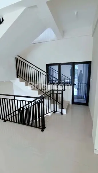 image RUKO 4 LANTAI MERR SIAP PAKAI (3)