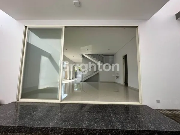 image KERTAJAYA INDAH MINIMALIS BARU GRESS SIAP HUNI, ROW JALAN LEBAR (2)