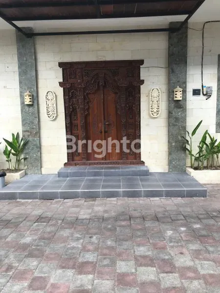 image RUMAH ESTETIK ALA ALA KLASIK PERPADUAN DENGAN I TERIOR MODERN ADEM DAN NYAMAN (4)