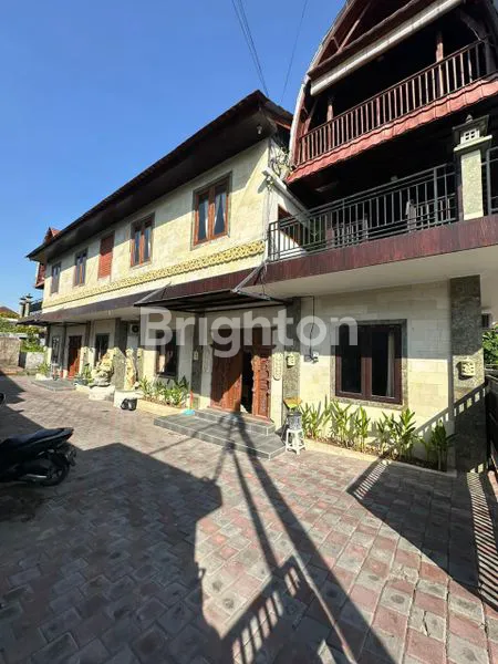 image RUMAH ESTETIK ALA ALA KLASIK PERPADUAN DENGAN I TERIOR MODERN ADEM DAN NYAMAN (8)