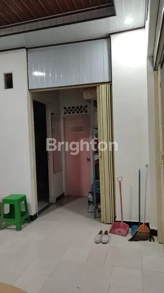 image RUMAH ASRI NYAMAN DAN STRATEGIS DI GRAHA RAYA BINTARO  (6)