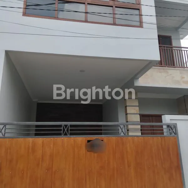 image RUMAH 2 LANTAI DI LOKASI STRATEGIS DI SANUR (7)