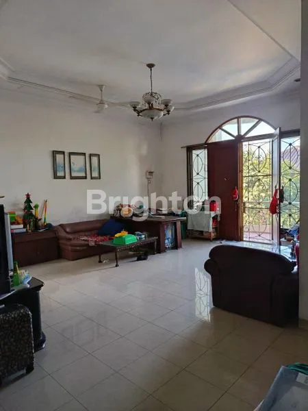 image DI JUAL CEPAT RUMAH 2,5 LANTAI RAPI SIAP HUNI DI PLUIT JAKARTA UTARA (2)