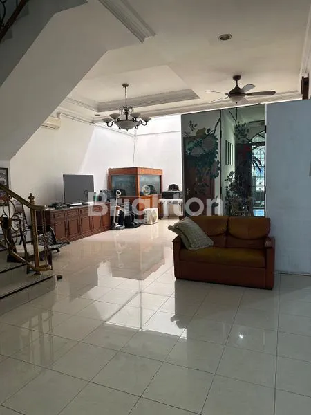 image DI JUAL CEPAT RUMAH 2,5 LANTAI RAPI SIAP HUNI DI PLUIT JAKARTA UTARA (5)