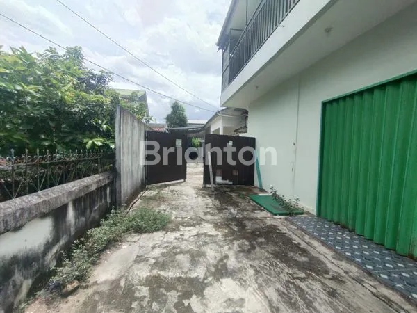 image DISEWAKAN: RUMAH LUAS 3 KT, SEMI-FURNISHED, LOKASI STRATEGIS (7)