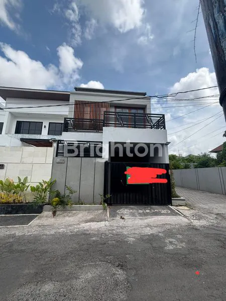 image RUMAH MINALIS 2 LANTAI DI LOKASI STRATEGIS DI RENON DENPASAR SELATAN (2)