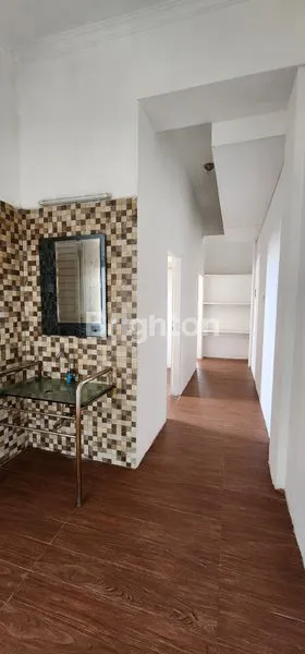 image HUNIAN STRATEGIS 4 LANTAI, 3 KT & SHM DI TAMANSARI (7)