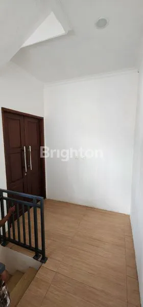 image HUNIAN STRATEGIS 4 LANTAI, 3 KT & SHM DI TAMANSARI (6)