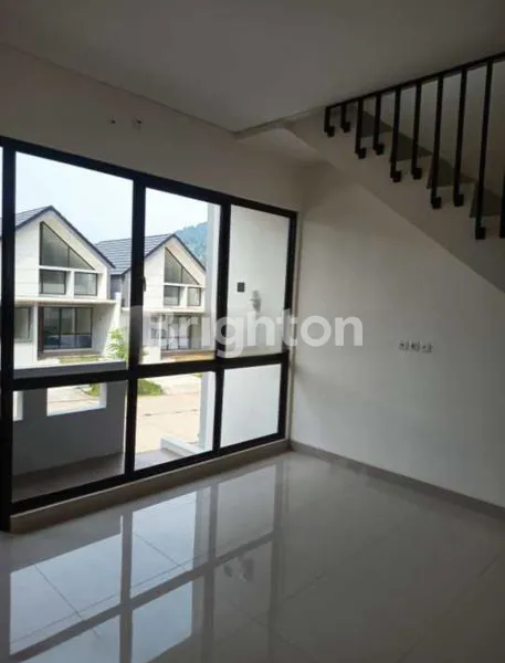 image RUMAH MEGAH CLUSTER SPRING VALLEY SENTUL CITY (4)