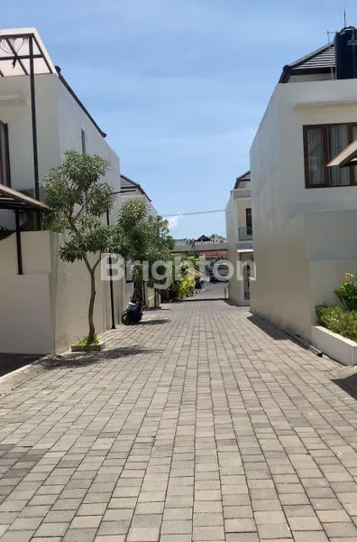 image DI JUAL / DI SEWAKAN RUMAH MODERN  BERNUASA VILLA FULL FURNISHED DENGAN KOLAM RENANG (1)
