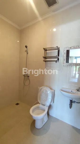 image DI JUAL / DI SEWAKAN RUMAH MODERN  BERNUASA VILLA FULL FURNISHED DENGAN KOLAM RENANG (6)