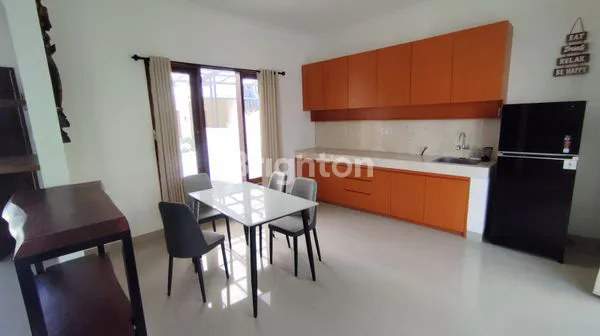 image DI JUAL / DI SEWAKAN RUMAH MODERN  BERNUASA VILLA FULL FURNISHED DENGAN KOLAM RENANG (4)