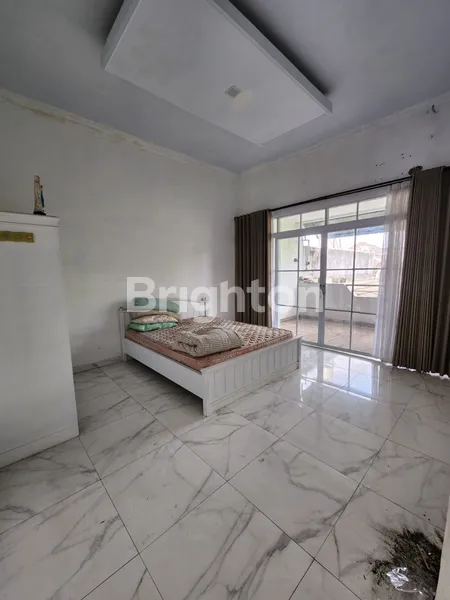 image RUMAH BESAR 2 LANTAI SHM DI GRIYA PERMATA HIJAU KALASAN (2)