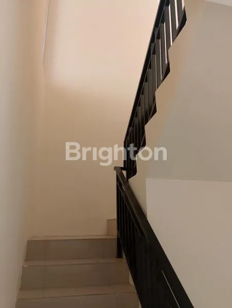 image RUMAH SIAP HUNI MICHELIA CENTRO GADING SERPONG TANGERANG (8)