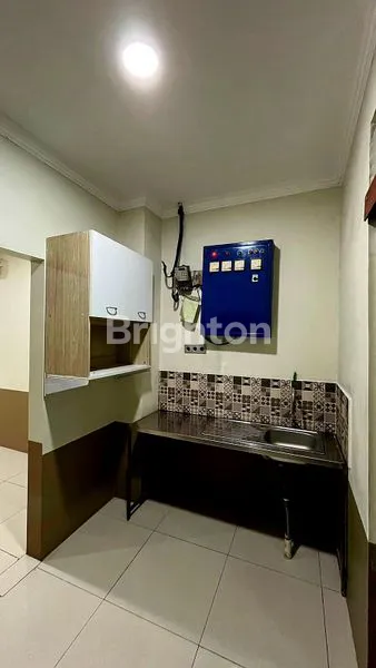 image RUKO EX KANTOR 3 LANTAI, LT 181 M² LB 250 M², SHM (5)