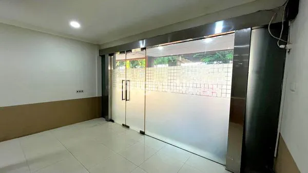image RUKO EX KANTOR 3 LANTAI, LT 181 M² LB 250 M², SHM (2)