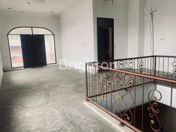 image RUMAH MEWAH TINGKAT 2 STRATEGIS , DEKAT PERUM PESONA MAHAKAM (7)