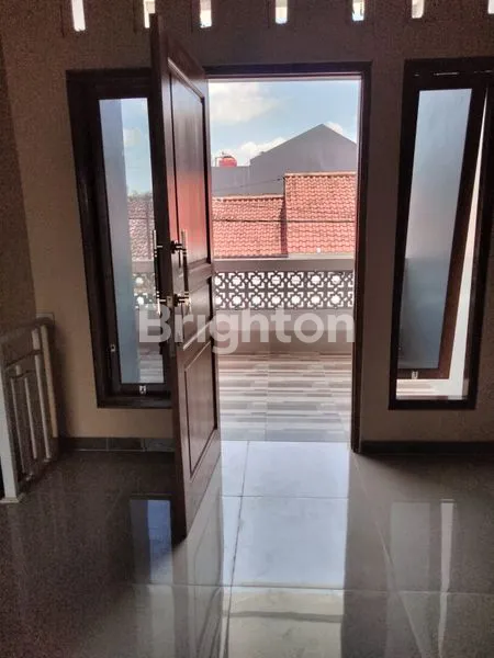 image RUMAH 2 LANTAI FULL RENOV KLODRAN DEKAT KE PINTU TOL SOLO (6)