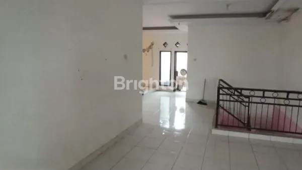 image RUMAH DUA LANTAI MEGAH DI CIPANAS (7)