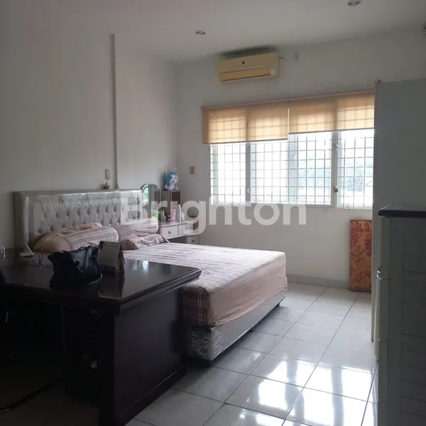 image RUKO STRATEGIS DI JL ADINEGORO, 3.5 LANTAI, SHM (4)