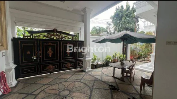 image RUMAH MEWAH 2 LANTAI LT 470M² LENGKAP DENGAN KOLAM RENANG DI DUREN SAWIT (4)