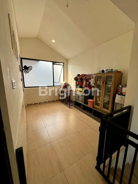 image DIJUAL MURAH RUMAH 2 LT. DI LIPPO KARAWACI (3)