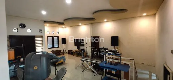 image RUMAH 2 LANTAI SIAP HUNI SUPER STRATEGIS DI WIYUNG (2)