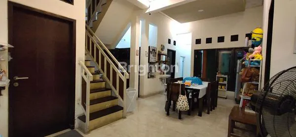 image RUMAH 2 LANTAI SIAP HUNI SUPER STRATEGIS DI WIYUNG (4)