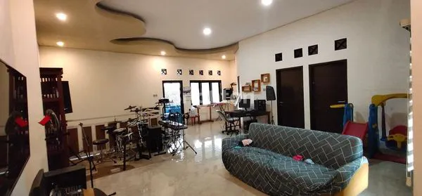 image RUMAH 2 LANTAI SIAP HUNI SUPER STRATEGIS DI WIYUNG (5)