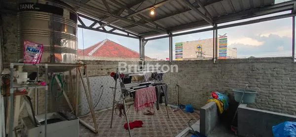 image RUMAH 2 LANTAI SIAP HUNI SUPER STRATEGIS DI WIYUNG (6)