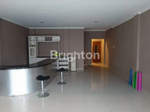 image RUKO MODERN 3 LANTAI DENGAN ROOFTOP & PARKIR LUAS — COCOK KANTOR/USAHA DI KAWASAN SUPER STRATEGIS, POTENSI BISNIS MENJANJIKAN (1)