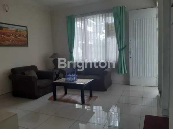 image DISEWAKAN RUMAH 2 LANTAI SEMI FURNISH DI LEGENDA WISATA CLUSTER TERDEPAN – RP49 JUTA/TAHUN (2)