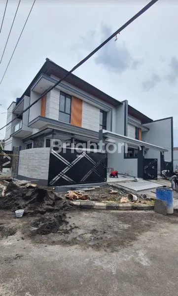 image RUMAH MEWAH 2 LANTAI DI SUTOREJO PRIMA SELATAN, LT 137M² (4)