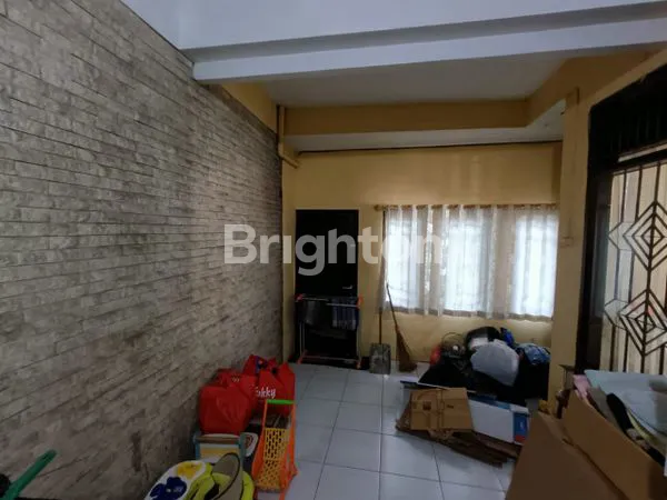 image RUMAH 2 LANTAI POSISI HOOK, STRATEGIS DI SIDOARJO (4)