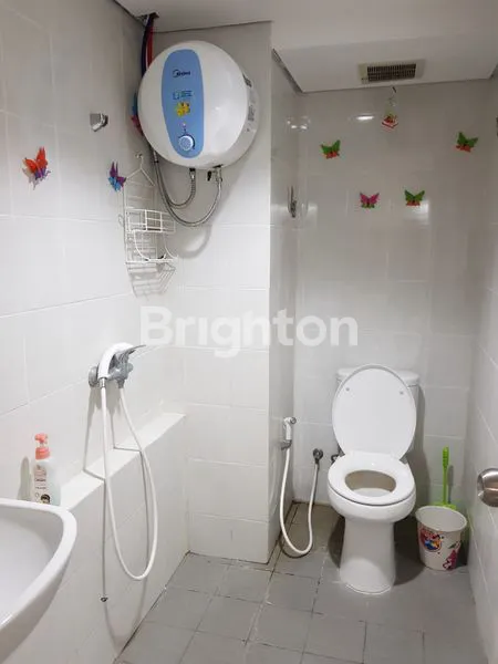 image APARTEMEN AMOR 2BR, FURNISHED LENGKAP & VIEW KOLAM RENANG (8)