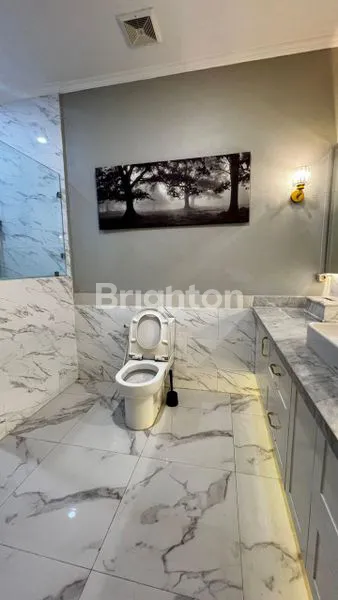 image DIJUAL RUMAH CANTIK BANGUNAN BARU 4 TAHUN DAN BARU SETAHUN FULL RENOVASI, LOKASI PERMATA HIJAU, JAKARTA SELATAN (4)