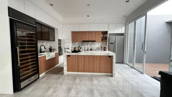 image DIJUAL RUMAH CANTIK BANGUNAN BARU 4 TAHUN DAN BARU SETAHUN FULL RENOVASI, LOKASI PERMATA HIJAU, JAKARTA SELATAN (2)