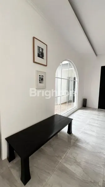 image DIJUAL RUMAH CANTIK BANGUNAN BARU 4 TAHUN DAN BARU SETAHUN FULL RENOVASI, LOKASI PERMATA HIJAU, JAKARTA SELATAN (3)