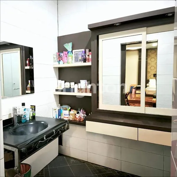 image HUNIAN EKSKLUSIF FULL FURNISHED, LT 210M², LOKASI STRATEGIS MEDAN (4)