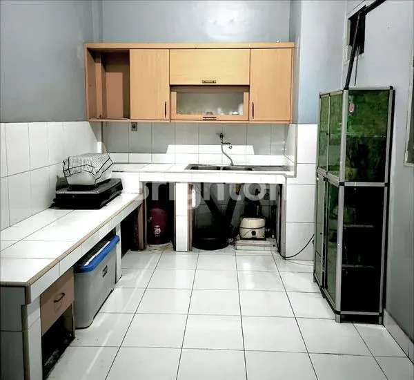 image RUKO HOOK 3 LANTAI SIAP HUNI, LT 150M² DI SIKAMBING (5)